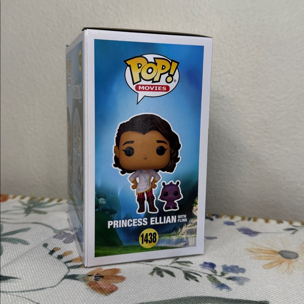Funko Pop! Movies Princess Ellian with Purple Companion - Picture 4 of 4